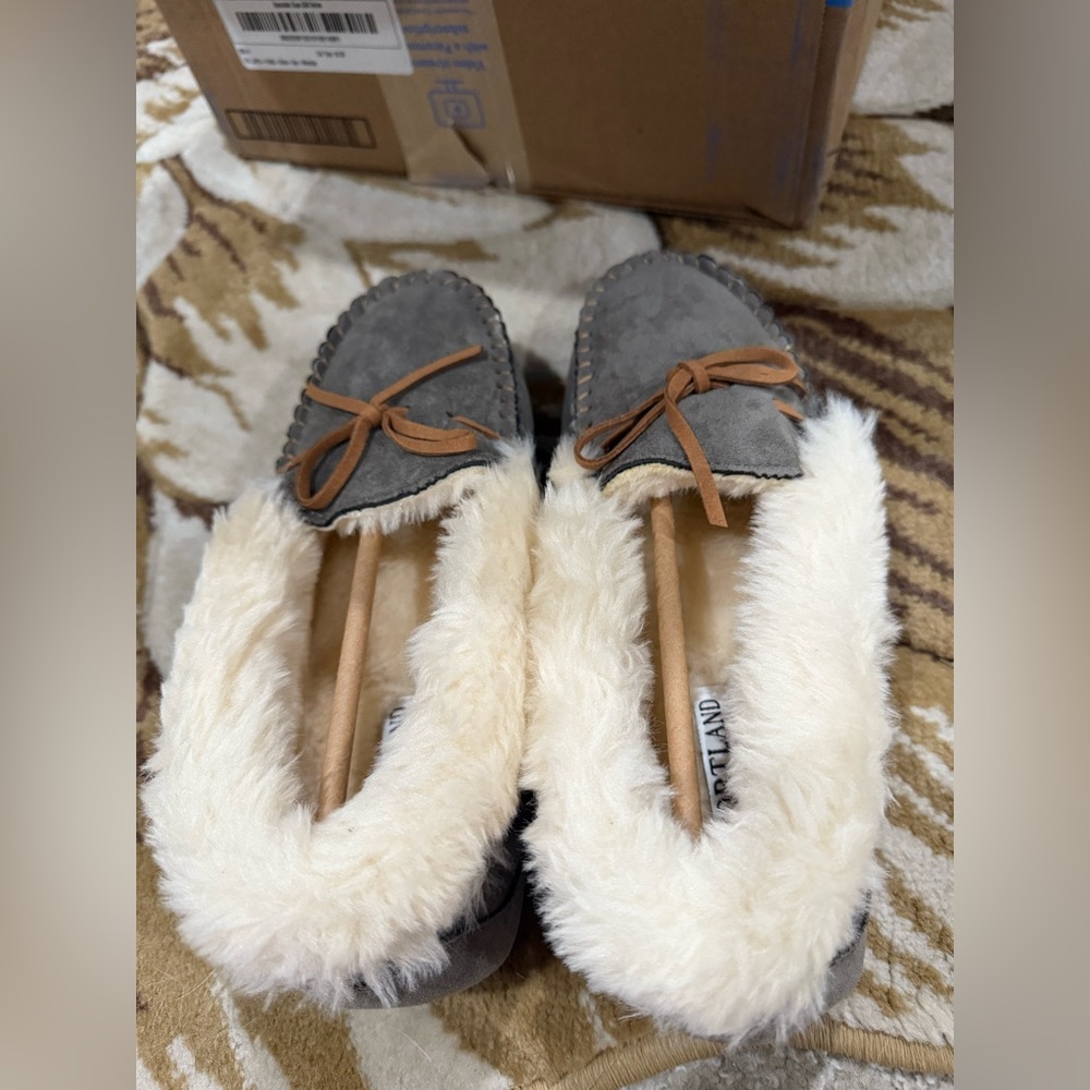 Portland boot company moccasin slipper size 9
Gray